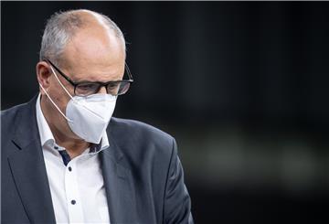Andreas Bovenschulte (SPD), Bürgermeister von Bremen, mit Schutzmaske. 