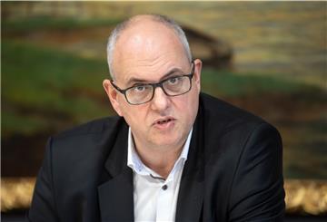 Andreas Bovenschulte (SPD), Bürgermeister von Bremen, spricht bei einer Pressekonferenz im Rathaus. 