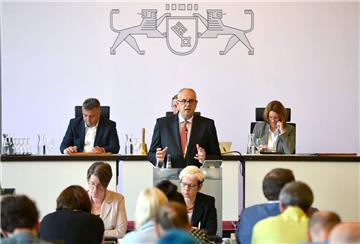Andreas Bovenschulte (SPD), Regierungschef des Landes Bremen,, gibt vor den Abgeordneten der Bürgerschaft eine Regierungserklärung ab. 