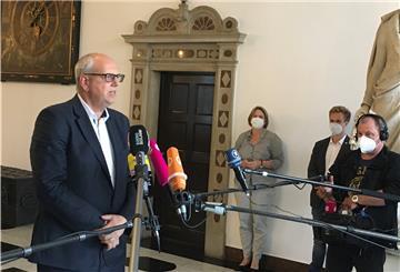 Andreas Bovenschulte spricht nach der Ministerpräsidentenkonferenz zu den Journalisten.