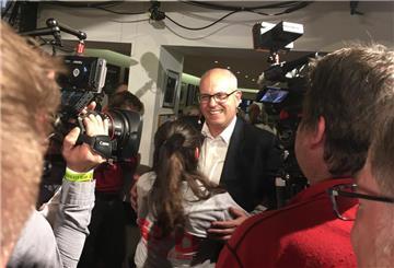 Andreas Boveschulte strahlt nach der Verkündung der Prognose.