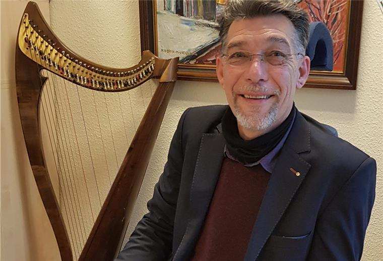 Andreas Brandes, Leiter der Jugendmusikschule Bremerhaven, ist stolz auf die vielen jungen Siegerinnen und Sieger. 