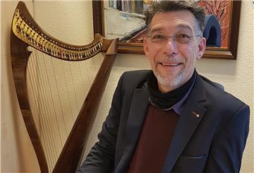 Andreas Brandes, Leiter der Jugendmusikschule Bremerhaven, ist stolz auf die vielen jungen Siegerinnen und Sieger. 