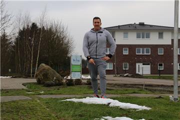 Andreas Dullweber schnürt bei fast jedem Wetter seine Laufschuhe und bricht in die Natur der Gemeinde Hagen auf. Der Fitnessstudiobesitzer hat dabei schon zahlreiche Jogging-Strecken zu verschiedenen Jahreszeiten ausprobiert und bietet auch Lauftreffs an.