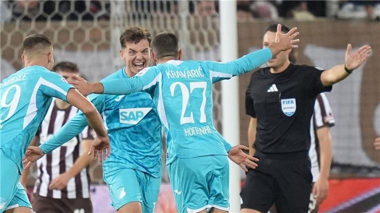 Hoffenheim siegt auswärts – St. Paulis Krise spitzt sich zu Andrej Kramaric (vorne, 1899 Hoffenheim) jubelt nach seinem Treffer zum 2:0.