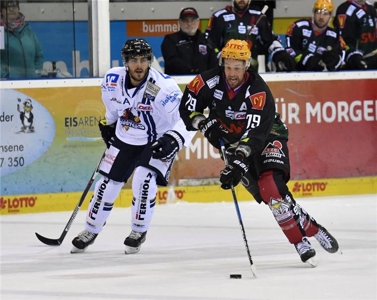 Andrew McPherson (rechts) scheint die Pinguins nicht vorzeitig verlassen zu wollen.