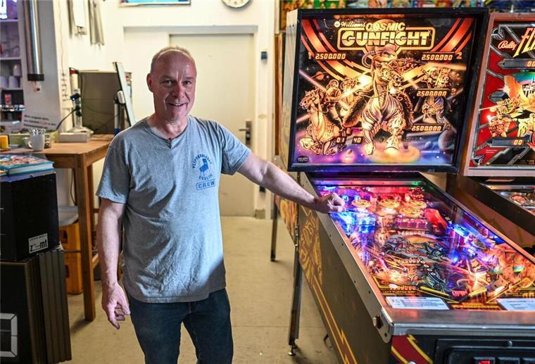 „Angefangen zu flippern habe ich mit 15, aufgehört mit 16 – die Arbeit war wichtiger“, erzählt der 59-jährige Elektromeister. Doch die Faszination ließ ihn nie los.