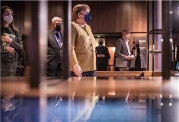 Angela Merkel beim Besuch des Auswandererhauses.