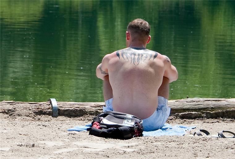 Nackter Angler wird erpresst - und geht den Betrügern vom Haken Angeln an einem See kann ein sehr entspanntes Hobby sein. Für einen 35-Jährigen hätte ein Angelausflug aber fatale Folgen haben können (Symbolbild)