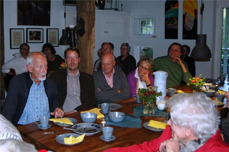 Offensen bei Heeslingen: Auf der "Erzähldiele" kommen Erinnerungen hoch Angeregte Gespräche gab es bei Kaffee und Kuchen auf der "Erzähldiele" in Offensen.