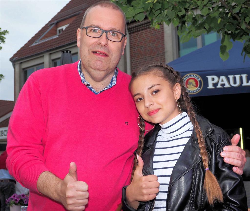 Angetan von der jungen Sängerin war auch Geestlands Bürgermeister Thorsten Krüge...