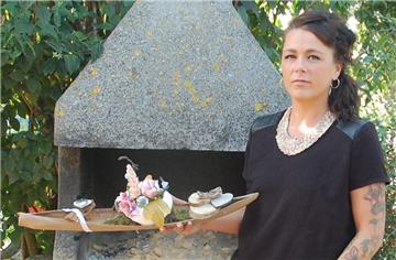 Anika Teske ist gelernte Restaurantfachfrau und will als Pächterin der Hahnenknooper Mühle viele eigene Ideen verwirklichen.