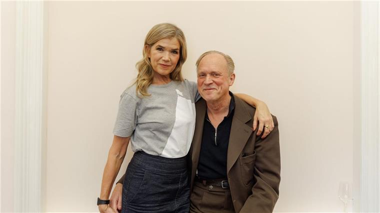 Anke Engelke und Ulrich Tukur sind Partner im Film „Dann passiert das Leben“. (Archivbild)