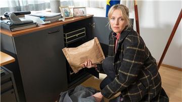 Anna Grawe (Tanja Wedhorn) und ihre Familie sind in Gefahr.