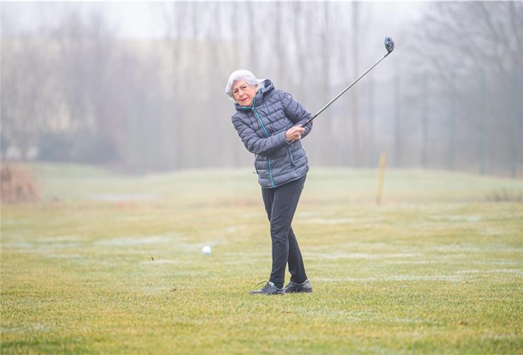 Golf und Tennis sind die Gewinner der Krise Anna Klug beim Golfspielen im Bürgerpark. Trotz anhaltenden Corona-Lockdowns boomen Freizeitsportarten wie Golf und Tennis.