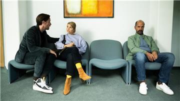 Anne (Annette Frier) ist geschieden und hat einen Partner - dennoch bleibt ihr Ex Teil ihres Lebens. 