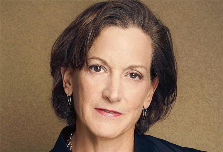 Historikerin Anne Applebaum erhält Friedenspreis Anne Applebaum wurde 1964 als Kind jüdischer Eltern in Washington D. C. geboren, lebt seit Jahrzehnten aber in Polen (Archivbild).
