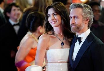 Anne Hathaway kann ihren Mann Adam Shulman nicht für jede Idee begeistern.