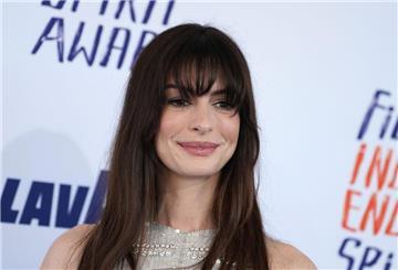 Anne Hathaway spielt in der romantischen Komädie „Als du mich sahst“ mit.