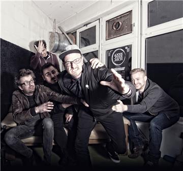 Anne.Fuer.Sich ist eine junge Band aus Bremen. Die Musiker nennen ihren Sound Indie-Rock-Deutsch.