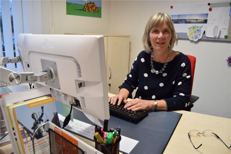 Annegret Warnecke, Sozialpädagogin und Supervisionstherapeutin, kümmert sich bei der Telefonseelsorge Elbe-Weser mit ihrem Team um den Online-Chat.