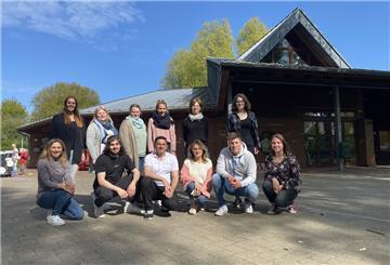 Anneke Bessel (hinten links) und ihr Team haben jede Menge kreative Ideen, die sie im Kinder-und Jugendhaus in Einswarden umsetzen wollen.