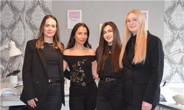 Annika Grefenstein (zweite von links) mit Team von „First Class Nails & more“.