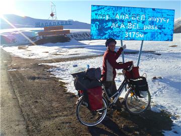 Annika Wachter Weltumradlerin aus Beers in Kirgisien, Ala Bel Pass .