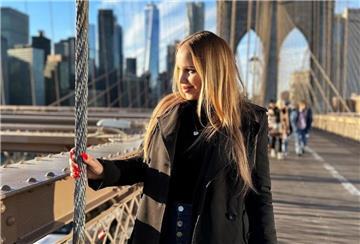 Annina Semmelhaack posiert in New York. Nimmt der ehemalige Pornostar an der neuen Staffel Kampf der Realitystars teil?