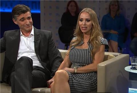 Annina Semmelhaack mit ihrem Partner Hagen Reinhold im SWR-Nachtcafé.