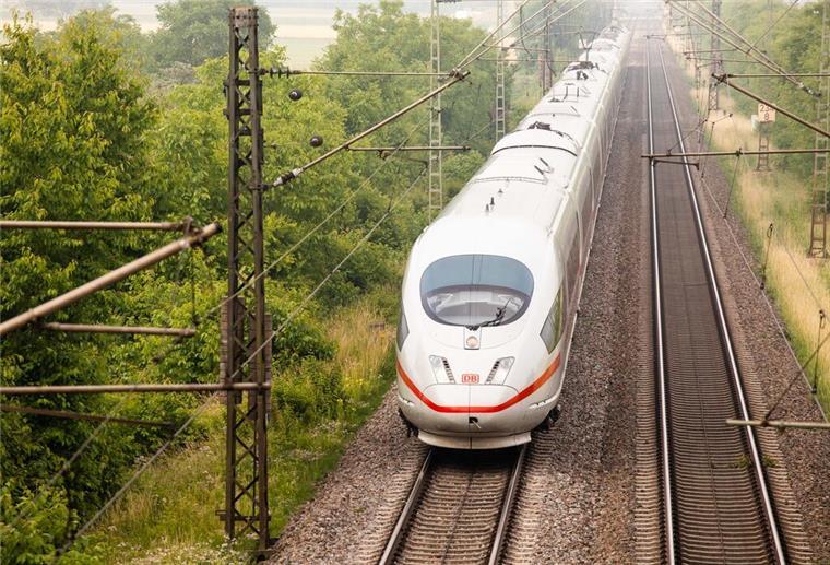 Anschlag auf die Deutsche Bahn? Zwischen Hamburg und Berlin fallen viele ICE-Verbindungen aus.