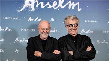 Anselm Kiefer (l) und Wim Wenders bei der Deutschland-Premiere des Films „Anselm - Das Rauschen der Zeit“.