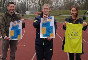 Ansgar Engling und Tammo Seltmann (Mitte) vom Sportverein Nordenham sowie Tanja Lischewski von der Plaatweg Runners hoffen, dass viele Menschen am Benefizlauf für die Ukraine teilnehmen.