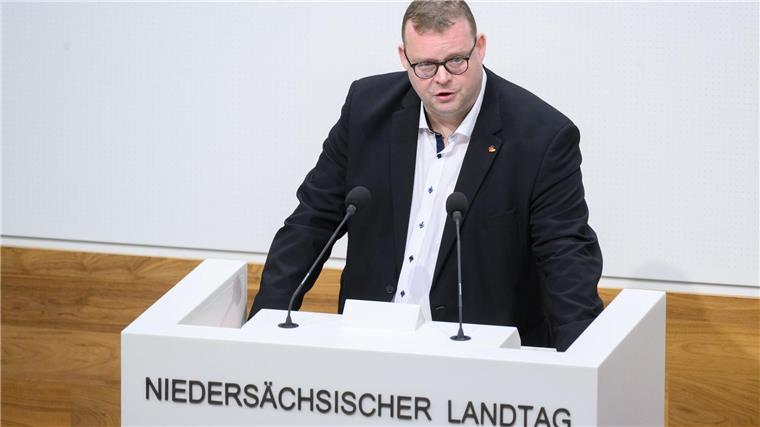 Ansgar Georg Schledde (AfD) spricht im Landtag Niedersachsen.