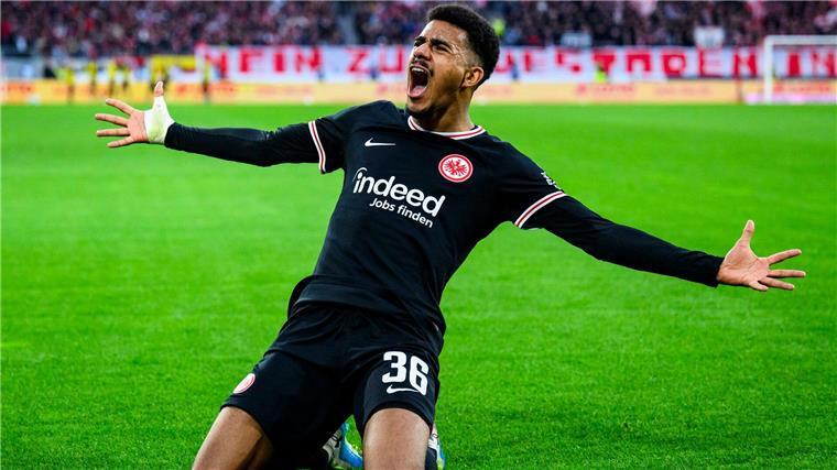 Ansgar Knauff ist einer von nur noch fünf Profis im Kader von Eintracht Frankfurt, die 2022 beim Europa-League-Triumph dabei waren.
