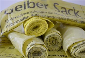 Anstelle der Gelben Säcke, die leicht reißen, soll es im Cuxland bald Gelbe Tonnen geben. Zumindest, wenn es nach CDU und FPD geht.