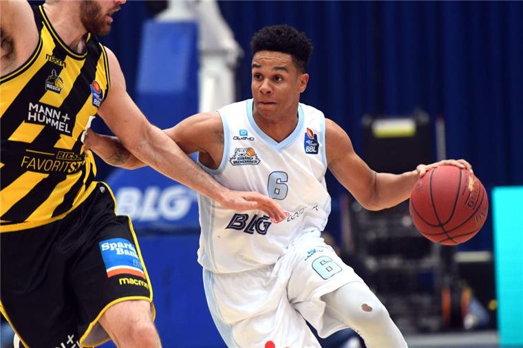 Eisbären begrüßen Rückkehrer Canty beim Trainingsauftakt Anthony Canty (rechts) ist auf dem Weg zum Eisbären-Urgestein. Der Spielmacher steht vor seiner insgesamt achten Saison in Bremerhaven.