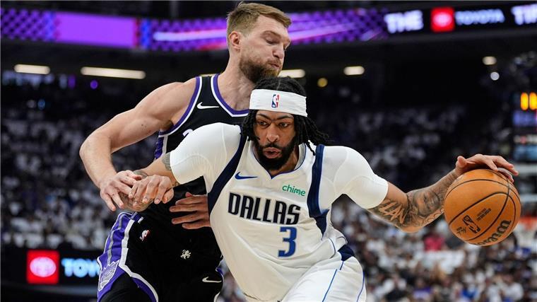 Anthony Davis (rechts) führte die Dallas Mavericks mit 27 Punkten zum Sieg gegen die Sacramento Kings.