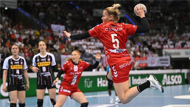 Ludwigsburger Handballerinnen holen den Pokal Antje Döll war Ludwigsburgs beste Werferin.