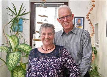 Antje und Uwe Kück aus Bremerhaven-Lehe sind seit 50 Jahren verheiratet.