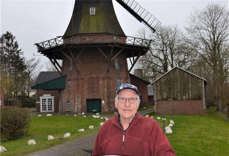 Die Mühle ist sein zweites Zuhause Anton-Günter Reumann vor der Moorseer Mühle: Jeden Tag ist er hier ehrenamtlich im Einsatz.