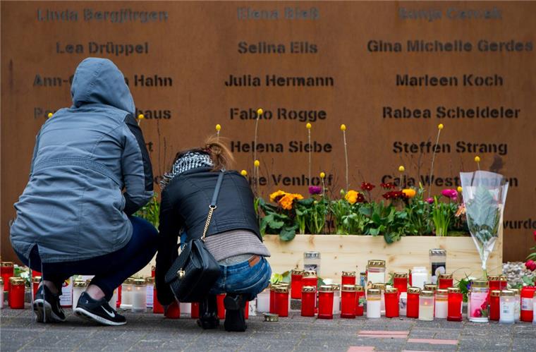 Anwälte von Hinterbliebenen der Germanwings-Opfer haben neue Beweisanträge an die ermittelnde Staatsanwaltschaft in Düsseldorf gestellt.