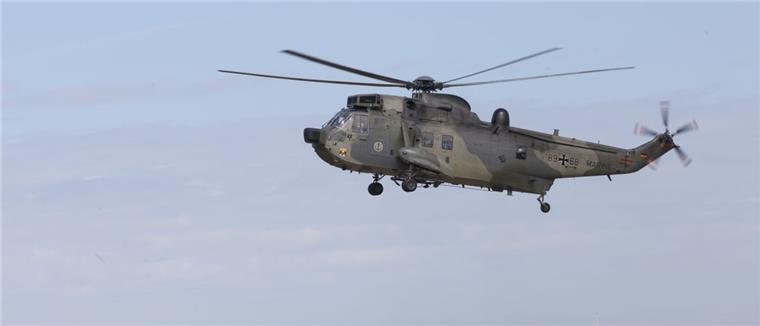Anwohner in unmittelbarer Nachbarschaft zum Nordholzer Fliegerhorst sind genervt, wenn die Soldaten mit ihren Arbeitsgeräten wie diesem Hubschrauber vom Typ Sea King Mk41 Trainingsflüge über ihren Wohngrundstücken absolvieren.