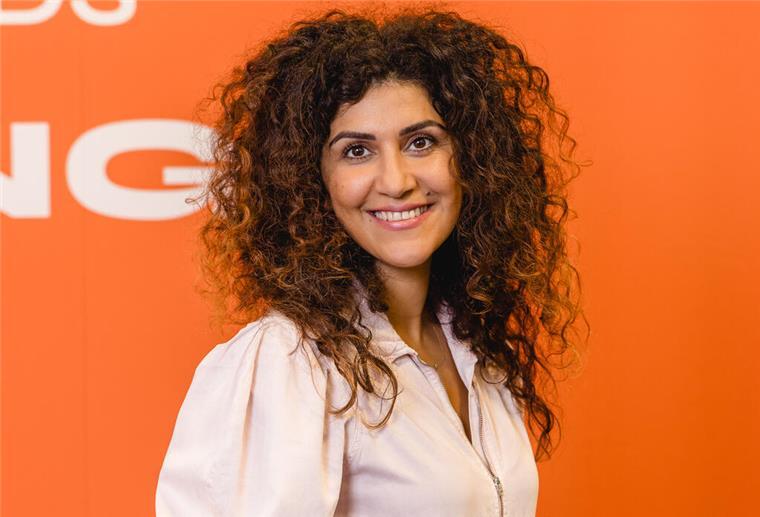 Cuxhavenerin ist im Finale der Miss Germany Awards Apameh Schönauer: „Ich möchte die Botschaft von Freiheit und Selbststärkung verbreiten. Gemeinsam überwinden wir Barrieren, schaffen Chancen und gestalten eine Welt, in der Frauen überall ihre Träume verwirklichen können.“