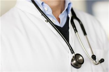 Apotheker und Ärzte kommen diesmal auf 90 und 89 Prozent. Dass Lebensretter so g...