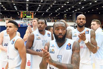 Applaus mussten die Basketballer der Eisbären zuletzt ihren Gegnern spenden. Siebenmal in Folge gingen sie als Verlierer vom Parkett - und jetzt geht's zum Nordderby nach Oldenburg. 