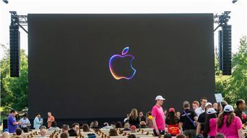 Apple bewarb auch die neuen iPhones mit KI-Funktionen. (Archivbild)