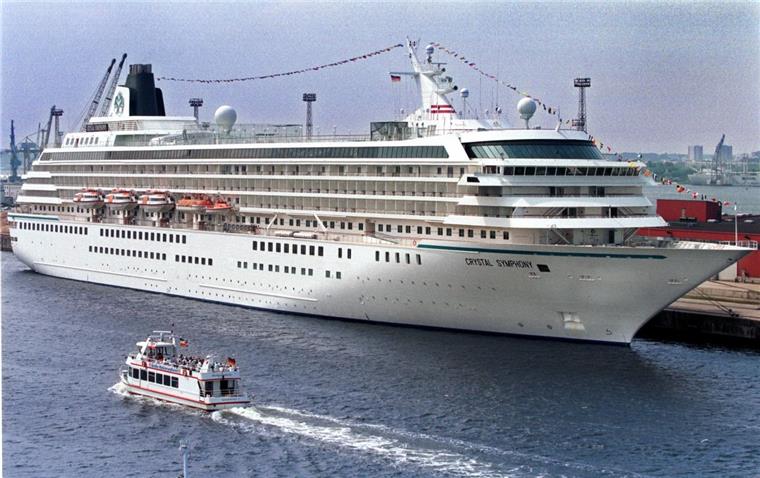 Die "Crystal Symphony" kommt zur Lloyd Werft. Das Schiff gehört ebenfalls zum Genting-Konzern, dem auch die Bremerhavener Werft gehört.