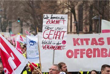 Arbeitsrecht, Lohnschutz und Streikgeld: Gewerkschaften bieten viele Vorteile.