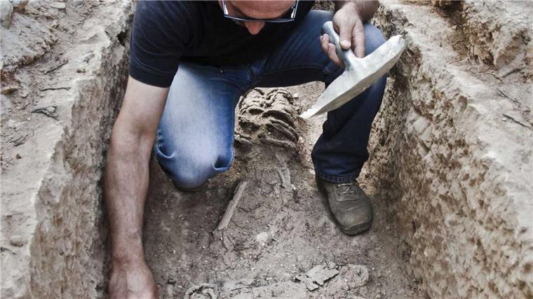 Askese in Eisenringen: Forscher finden byzantinische Nonne Archäologen finden Leiche von Nonne mit schweren Eisenringen